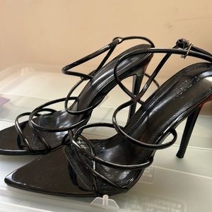 Gently worn fashionova heel